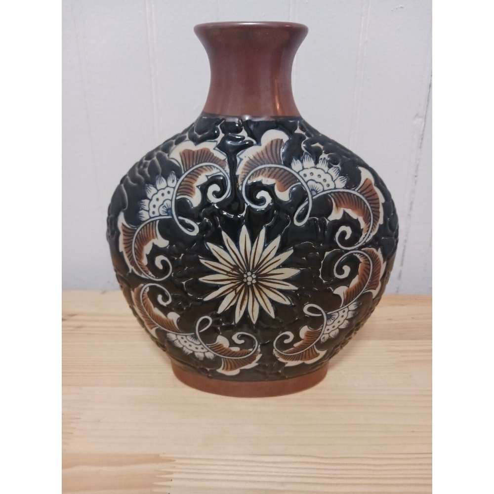 VERY UNUSUAL INLAY VASE - VINTAGE - BLACK, TAN AND CREAM  COLORS - GORGEOUS!